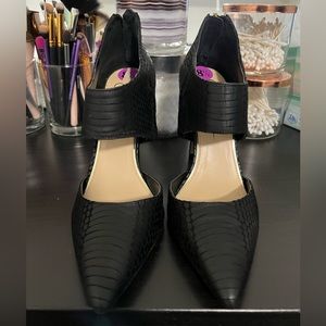 Used Jessica Simpson Black 6” heels
